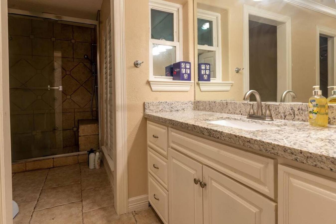 Huge 6 Bedroom With Pool, Spa, 85 Inch Tv, Game Room Houston Luaran gambar